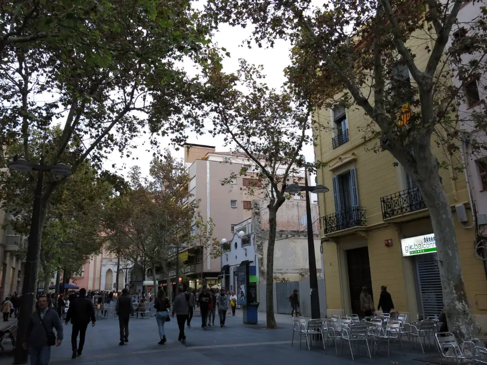 Rambla Principal de Vilanova i la Geltrú, una de las calles incluidas en los ayudas para locales vacíos