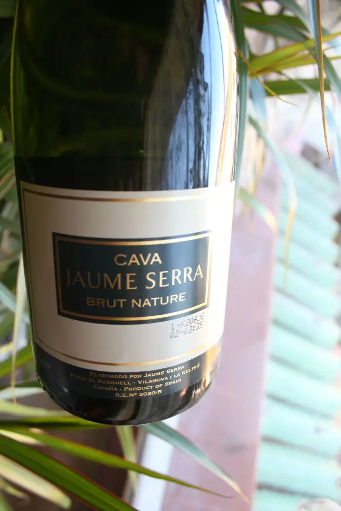 Botella de Cava Jaume Serra, producido en la bodega del mismo nombre en Vilanova i la Geltrú