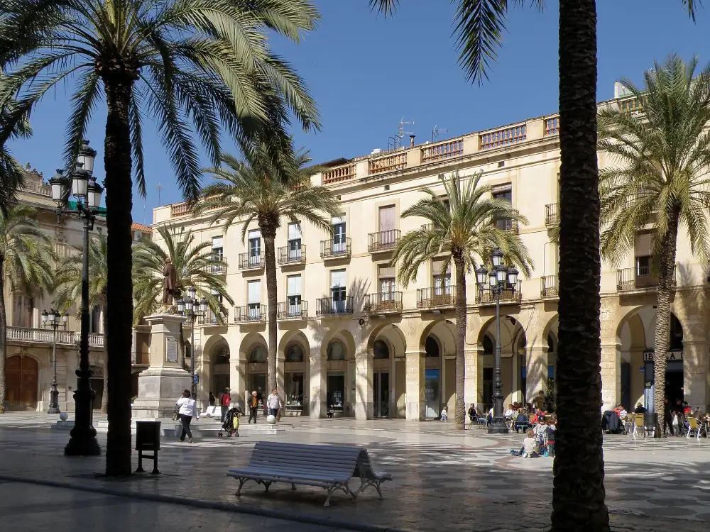 Plaça de la Vila de Vilanova i la Geltrú, punto de salida y llegada de la Cursa de la Dona 2026