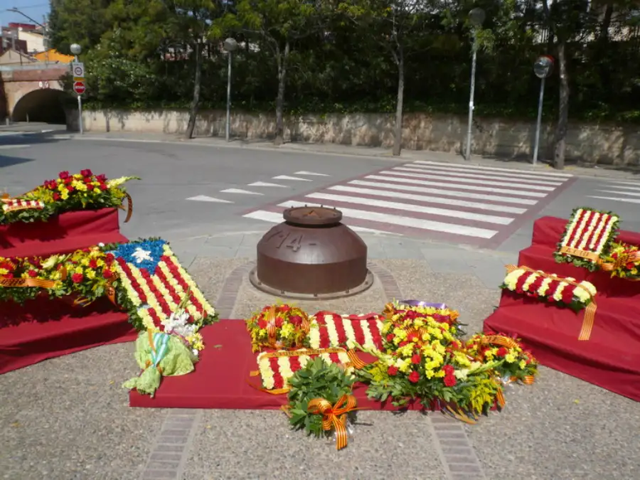 Ofrena floral en un acto de la Diada Nacional, similar al que se celebra en Vilanova i la Geltrú