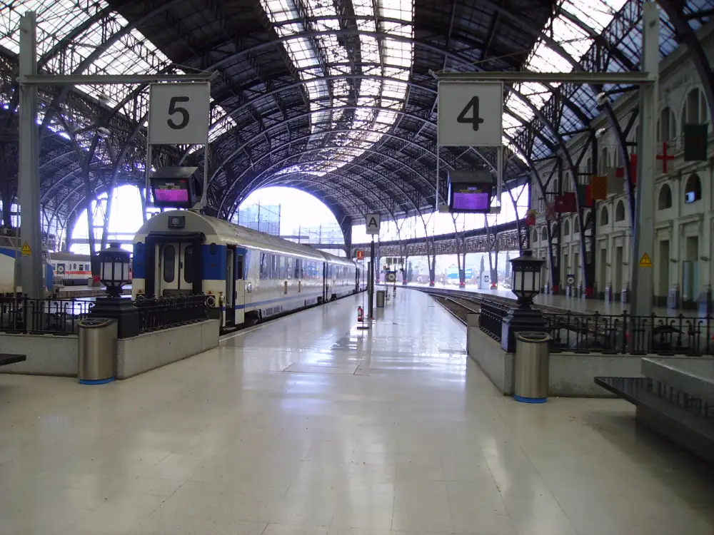 Estació de França, una de las llegadas del tren R2 Sud desde Vilanova en Barcelona