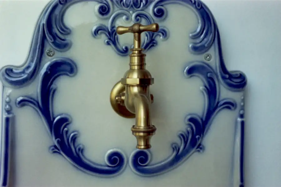 Agua corriente, en referencia al cambio de gestor del servicio de agua del Prat de Vilanova