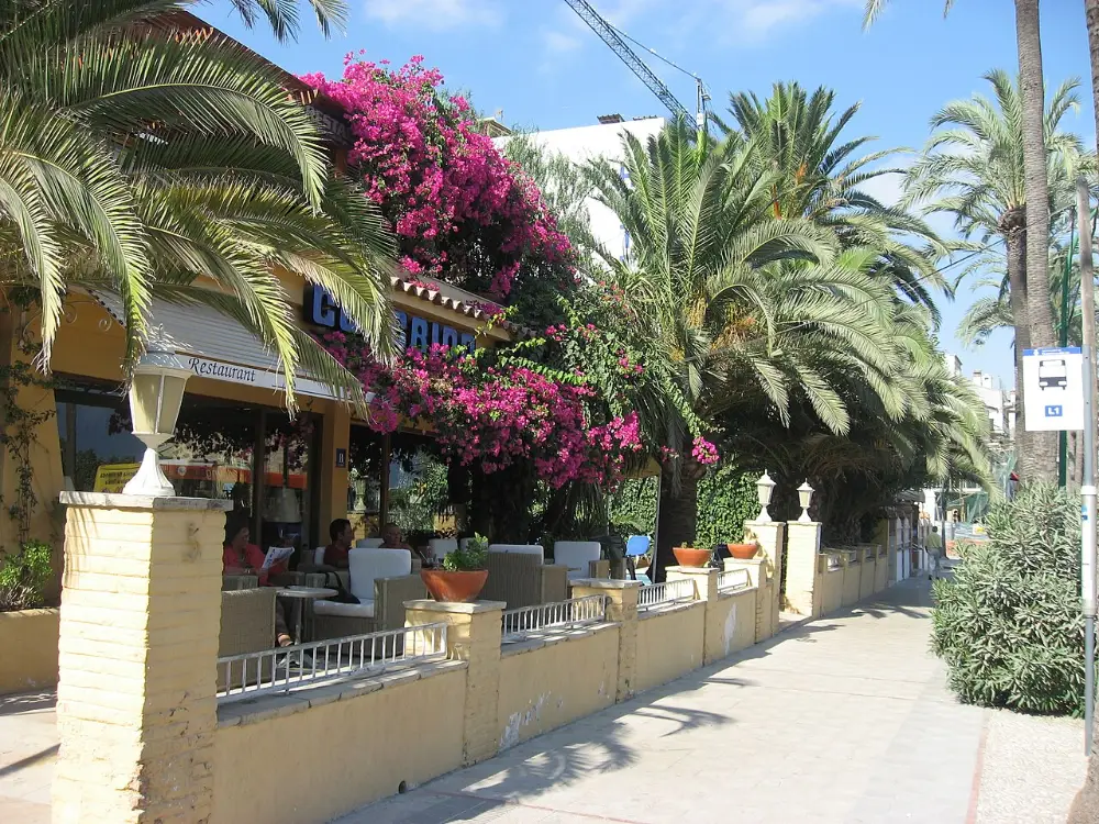 Paseo marítimo de Ribes Roges en Vilanova i la Geltrú, por donde discurre la Night Run